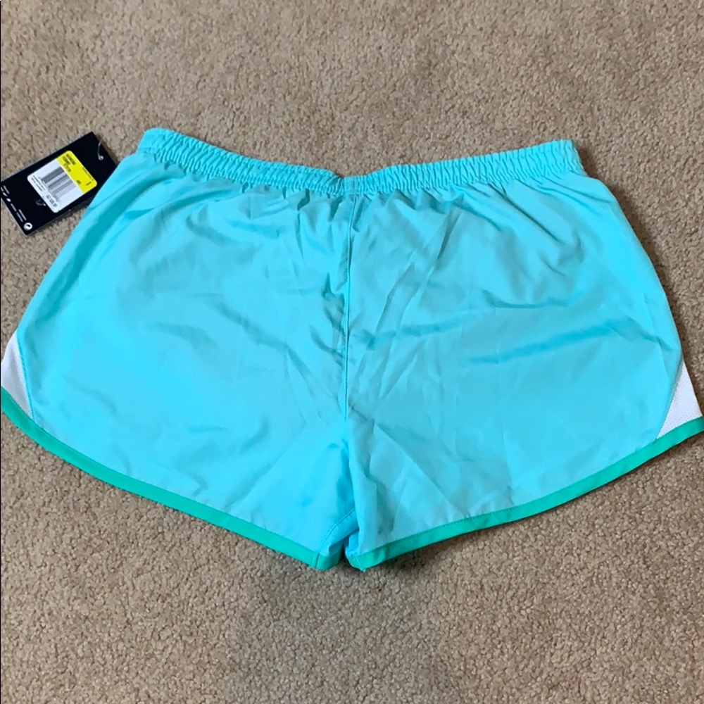 WOMENS NIKE RUNNING SHORTS - Picture 3 of 4
